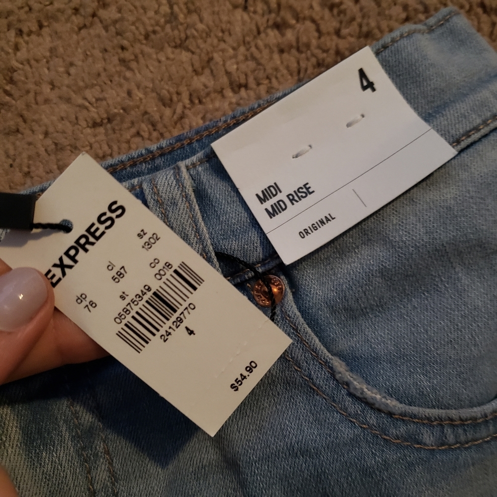 *NEW* Women's light wash express shorts 4 - Picture 2 of 4